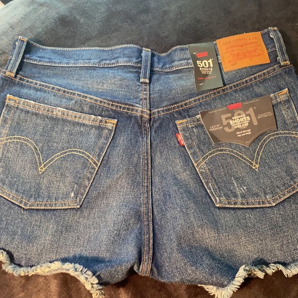 Levi’s Premium 501 signature shorts - Picture 3 of 3